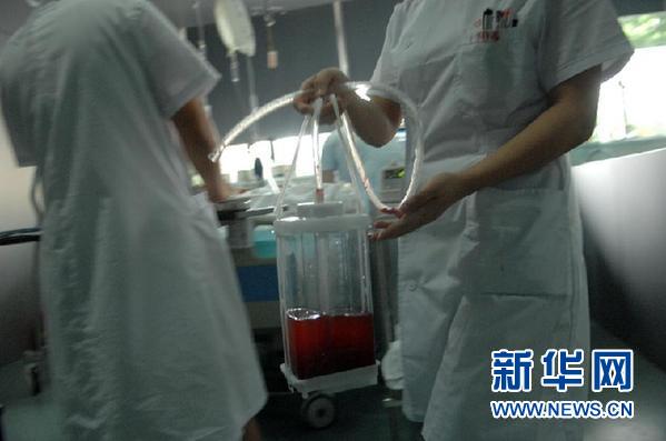 千方百计救治甬温线事故伤者:1人1专家 1人1方案