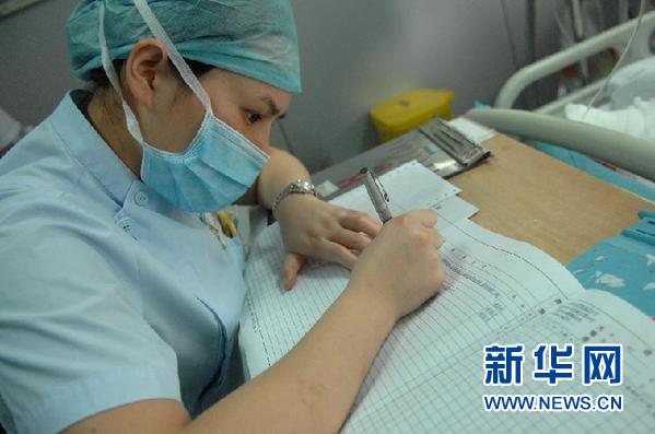 千方百计救治甬温线事故伤者:1人1专家 1人1方案