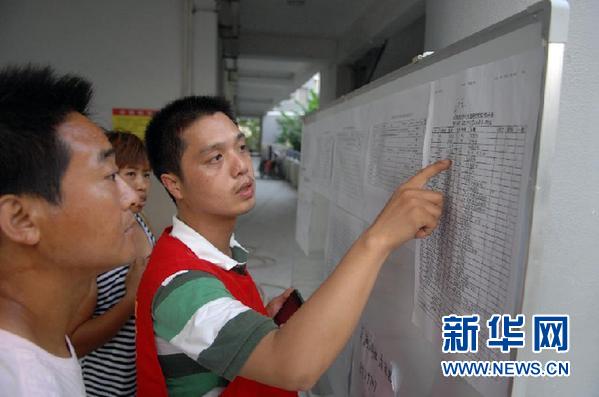 千方百计救治甬温线事故伤者:1人1专家 1人1方案