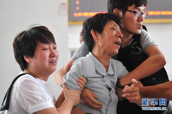 千方百计救治甬温线事故伤者:1人1专家 1人1方案