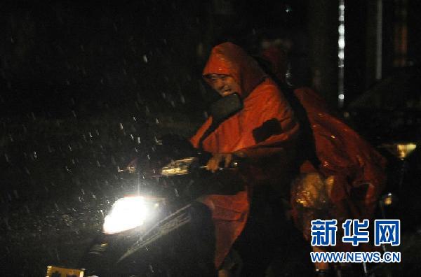北京再次迎来强降雨 部分城区严重积水(组图)