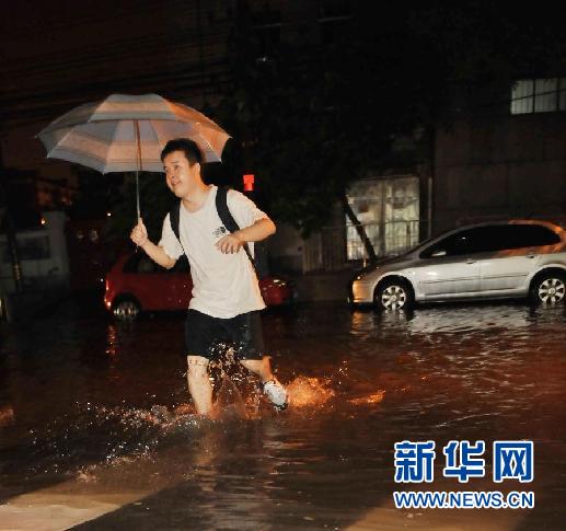 北京再次迎来强降雨 部分城区严重积水(组图)