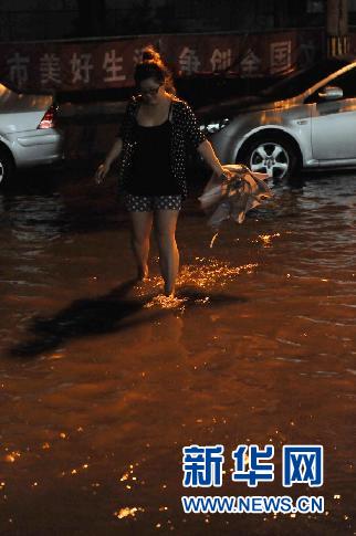 北京再次迎来强降雨 部分城区严重积水(组图)