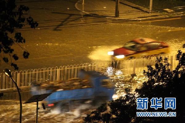 北京再次迎来强降雨 部分城区严重积水(组图)