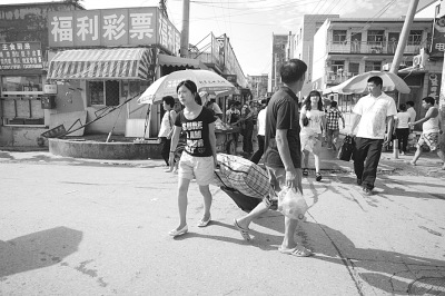 北京蚁族搬迁致新唐家岭涌现:50米有三家按摩房