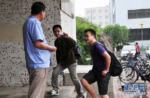 吉林大学看门大爷网上走红 谢谢为我们守门的大爷
