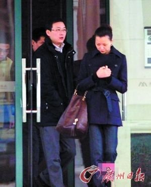 董卿首次回应将嫁富豪男友绯闻:我还在等待