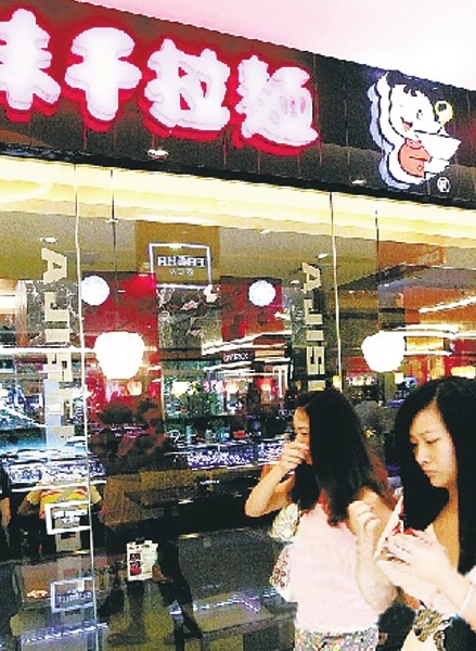 洋快餐连曝食品问题 “偶发事件”成挡箭牌(图)