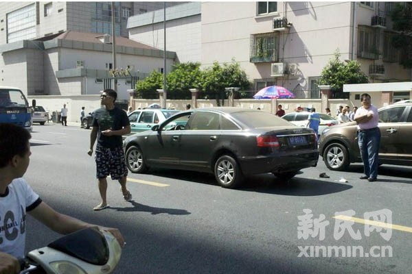 奥迪车主拒付停车费碾死女收费员 已被警方控制