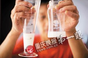 奶瓶刻度不准兑出高浓度奶 女婴吃后变瘦掉头发