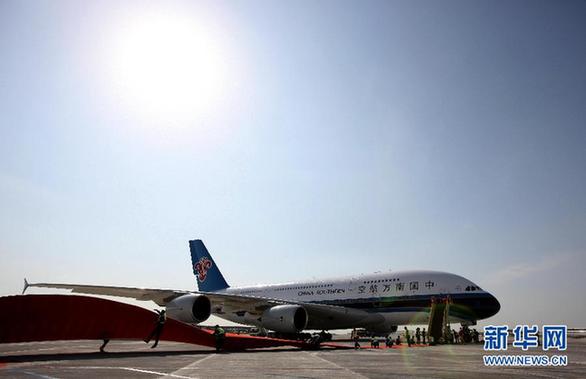 飞翔从此大不同 探访中国首架空客A380飞机