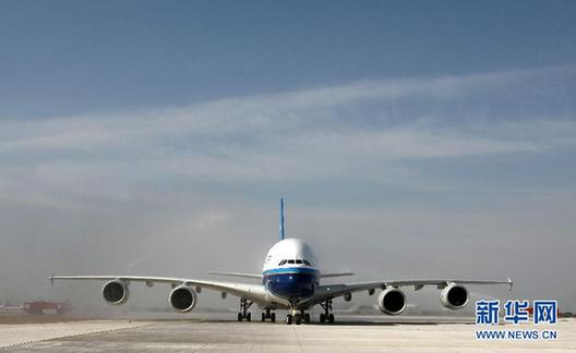 飞翔从此大不同 探访中国首架空客A380飞机