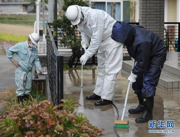 日本福岛进行清除放射性物质作业