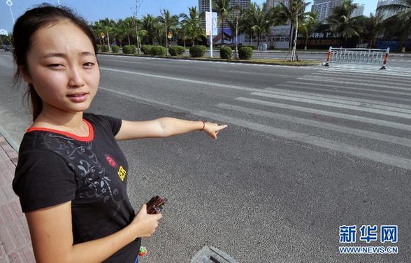 三名女大学生救助被撞农民工感动网友