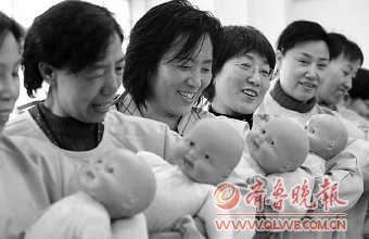 月嫂行业陷信任危机:月嫂,你是陌生人吗