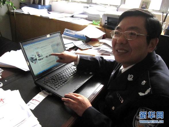中国网事:网友微博齐动员 寻找大义“逼停哥”