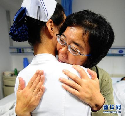 “江城最美女护士”：“天使之吻”救人一命