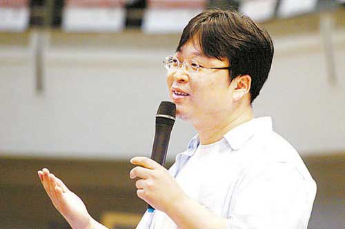 高晓松罗永浩微博对掐：中文烂学历低