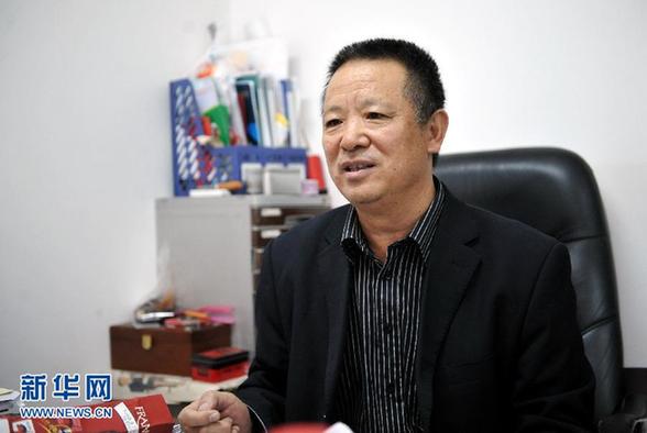 深圳农民工“裸体讨薪” 新华社记者深入调查