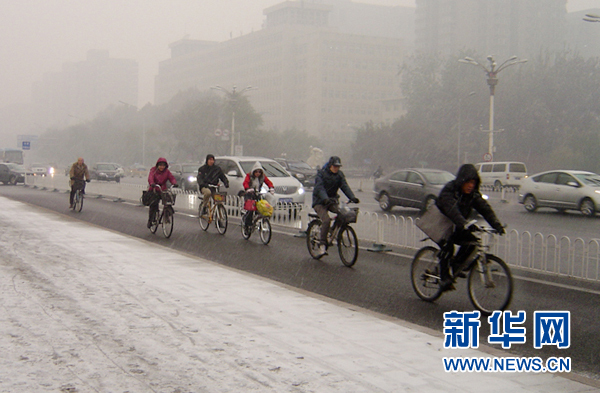 北京飘落今冬首场雪预计中午结束