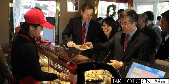 美国曲奇饼店落户京城 骆家辉剪彩