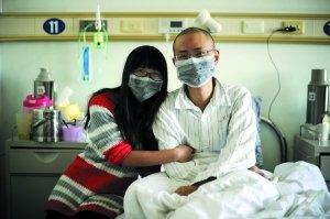 80后女孩与白血病男友相濡以沫感动网友(组图)