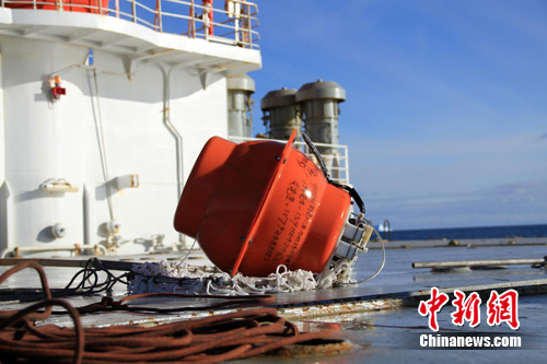 中国南极考察队成功收回南极海域的海底地震仪