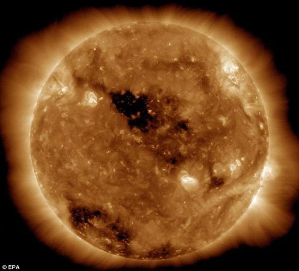 美卫星拍太阳风暴震撼照：表面现巨大漩涡