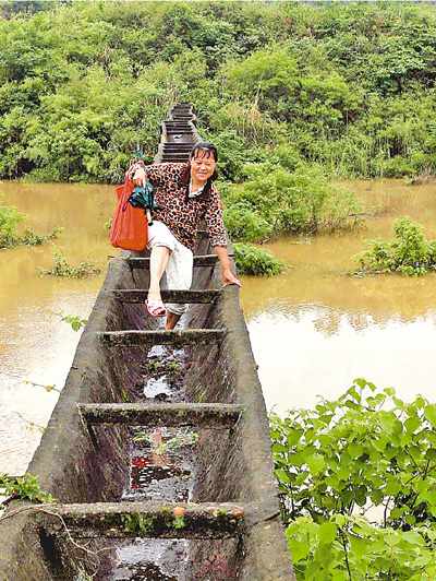 我国南方多省遭遇大范围强降雨天气