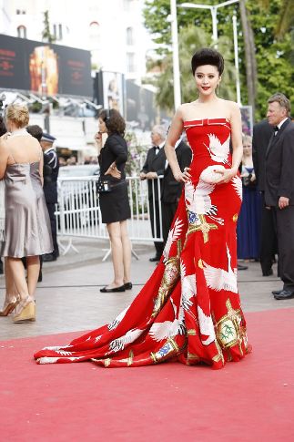 揭秘范冰冰陶瓷装裙底自四大美人典故耗时一年