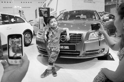 儿童模特首现国内车展最“嫩”者年仅4岁(图)