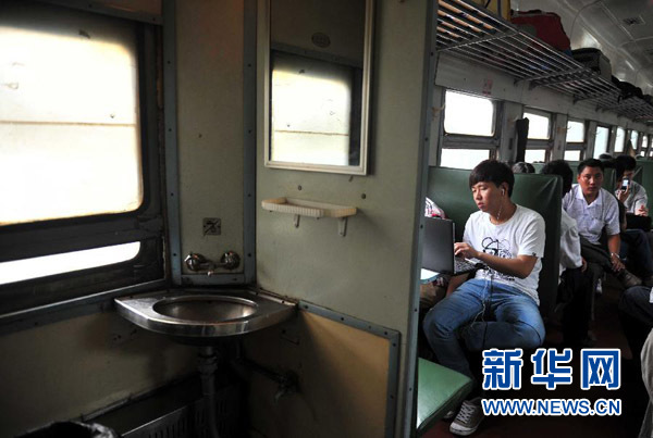 “最便宜绿皮车”退役引网友集体怀旧