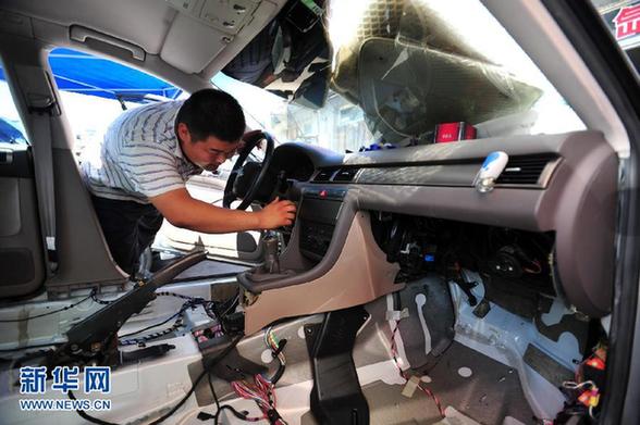 暴雨过后北京汽修厂爆满