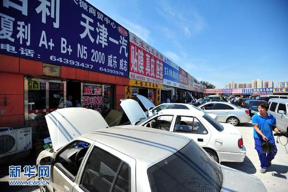暴雨过后北京汽修厂爆满