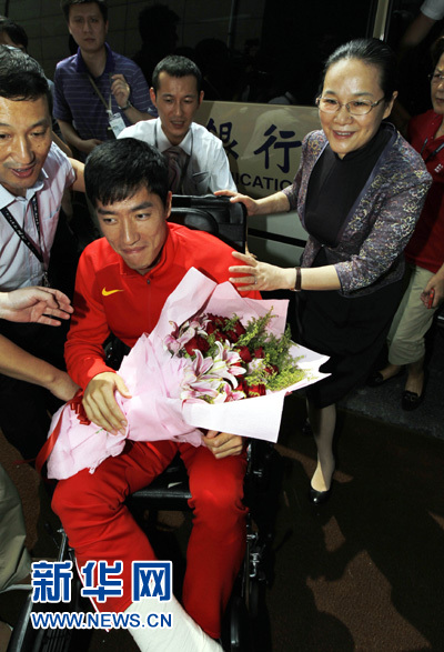 刘翔回家:8月14日,刘翔由伦敦飞抵上海