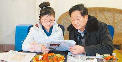 父亲卷款潜逃母亲不辞而别 15岁女孩的还钱承诺