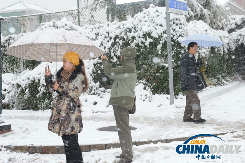 冷空气来袭 吉林长春迎下半年首场降雪