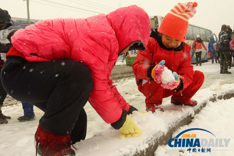 冷空气来袭 吉林长春迎下半年首场降雪