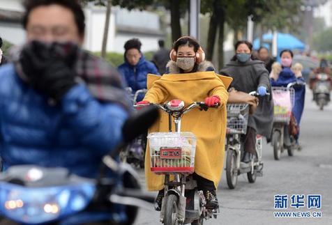 我国大部分地区迎大风降温天气