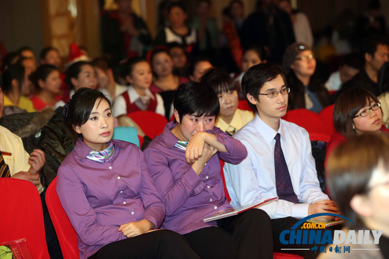 北京首届手语大赛决赛开赛 情景剧引现场观众激动落泪