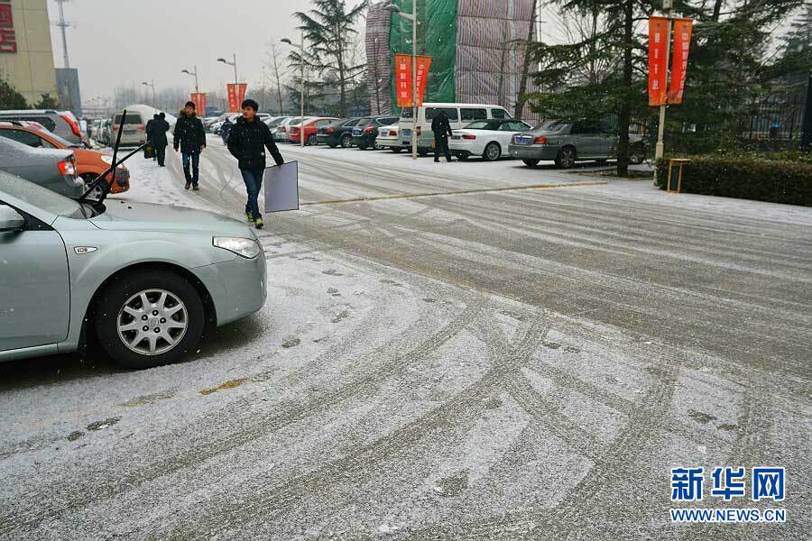 “雪花纷飞看京城”：北京大部地区迎来降雪