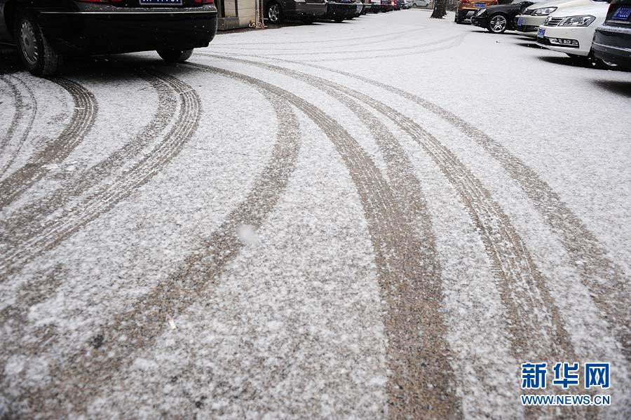 “雪花纷飞看京城”：北京大部地区迎来降雪