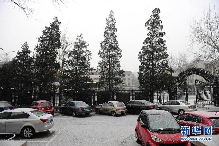 “雪花纷飞看京城”：北京大部地区迎来降雪