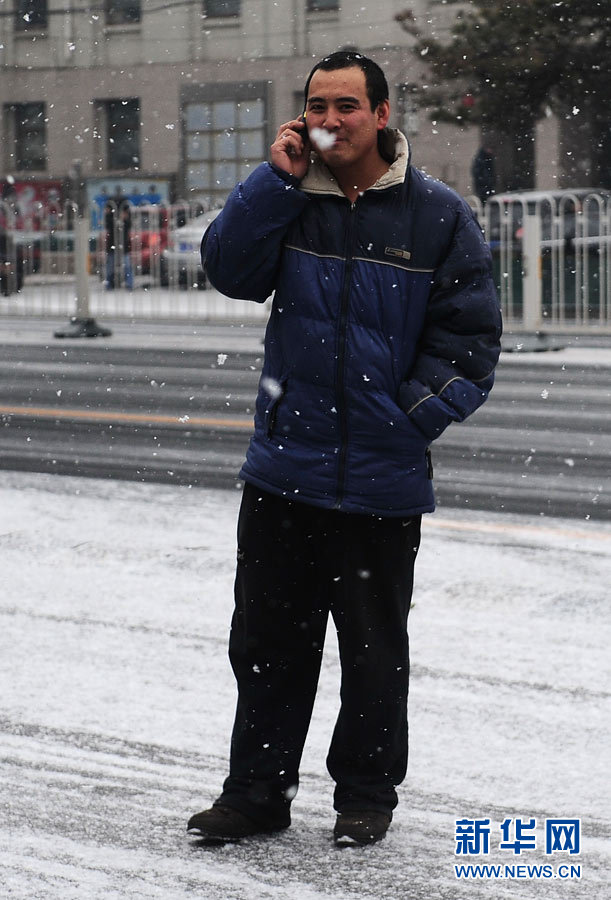 “雪花纷飞看京城”：北京大部地区迎来降雪