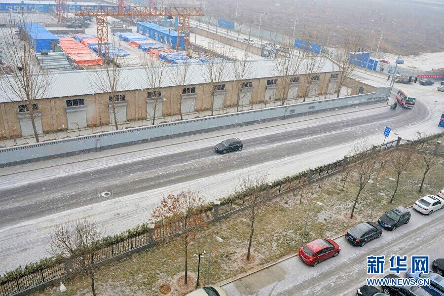 “雪花纷飞看京城”：北京大部地区迎来降雪