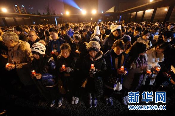南京为大屠杀遇难者举行“和平烛光祭”（图）