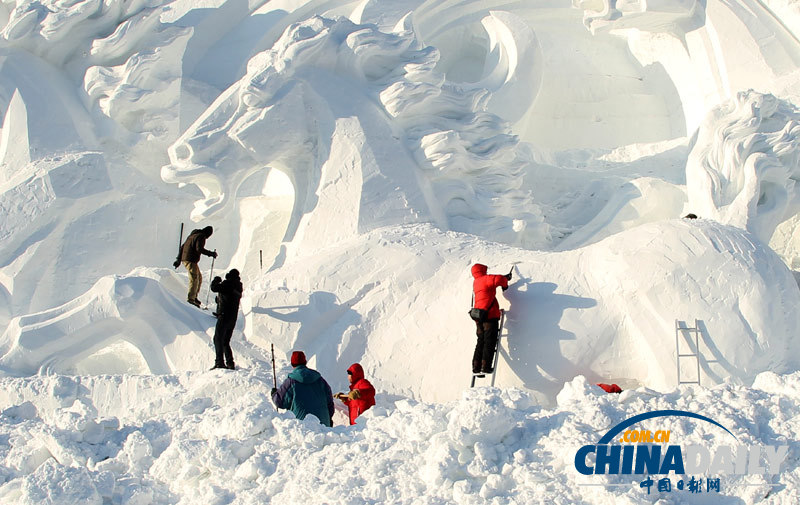 长春国际瓦萨滑雪节即将开幕 大型雪雕现雏形