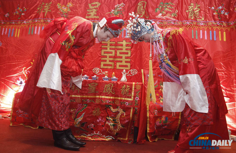 《中国日报》2013元旦图片精选:迎接新年第一缕阳光