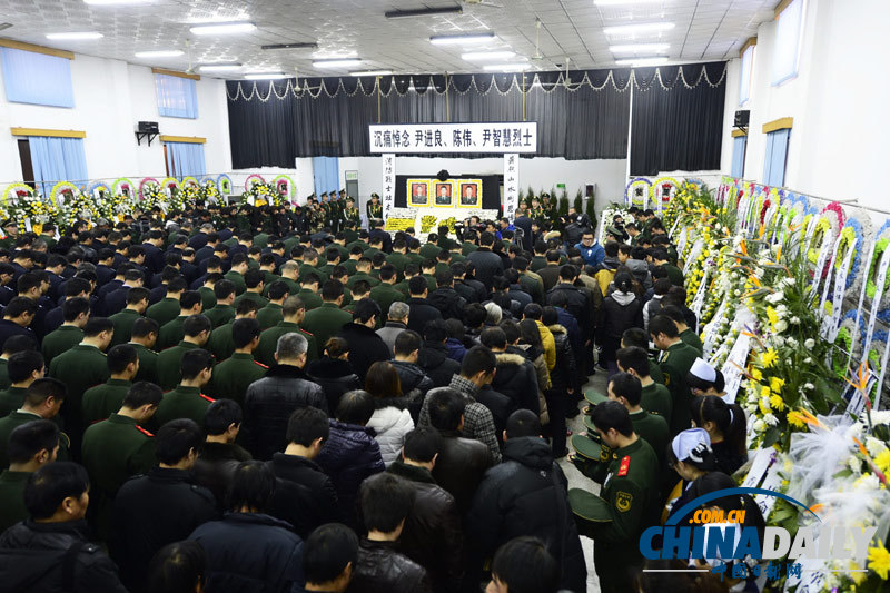 杭州萧山民众悼念牺牲消防官兵