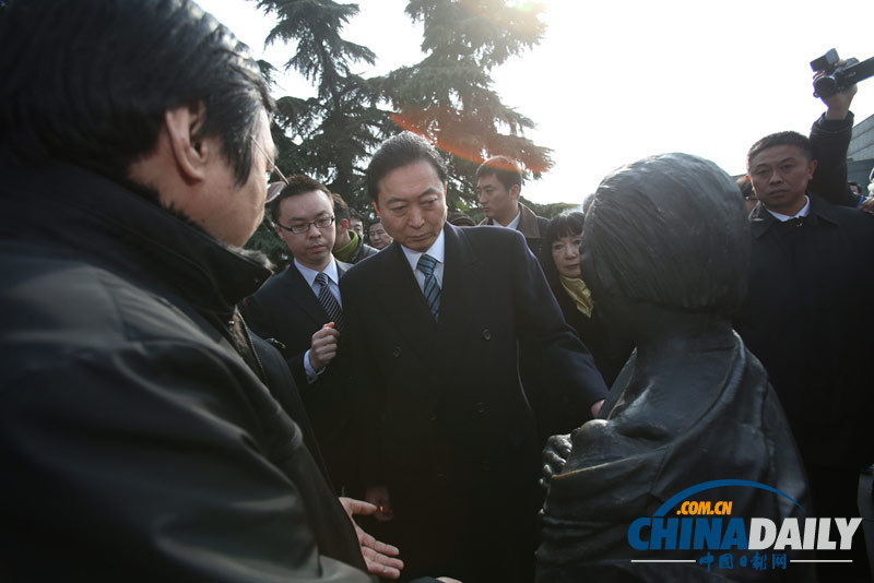 日前首相鸠山由纪夫参观南京大屠杀纪念馆